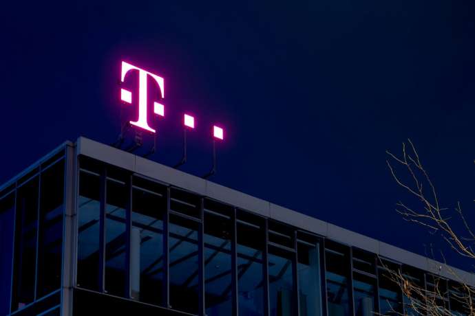 Elliott stellt sich gegen T-Mobile-Fusion: Telekom-Aktie springt an