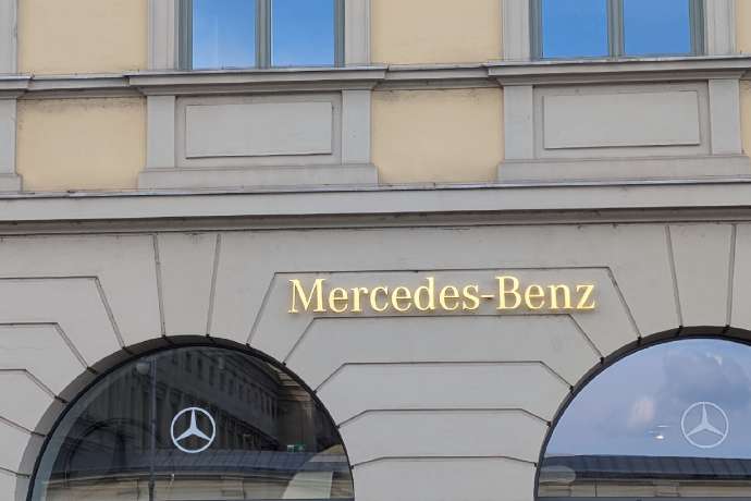 DAX nach PCE-Daten weiter unter Druck: Mercedes-Benz Group – Aktie droht der nächste Dammbruch