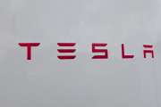 Tesla greift Waymo an