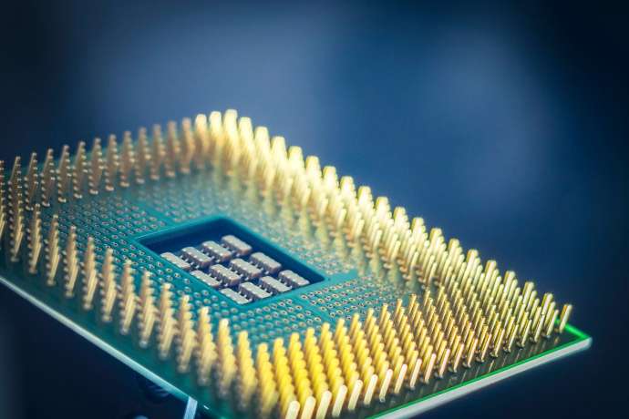 DAX läuft sich für den Freitag warm: Infineon – Droht der Aktie ein Abverkauf?