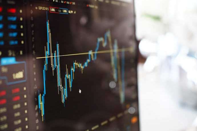 DAX wankt zum Wochenstart: Deutsche Telekom – Geht der Kursrutsch in die nächste Runde?