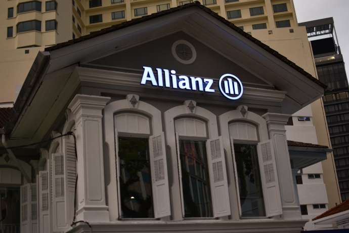 DAX - In den nächsten Tagen könnte es knallen: Allianz - Aktie droht Kursbeben