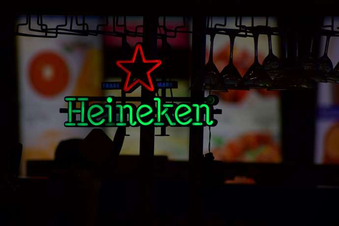 Heineken-Aktie: Neuer Chef schlägt Alarm – obwohl der Biergigant die Erwartungen übertrifft