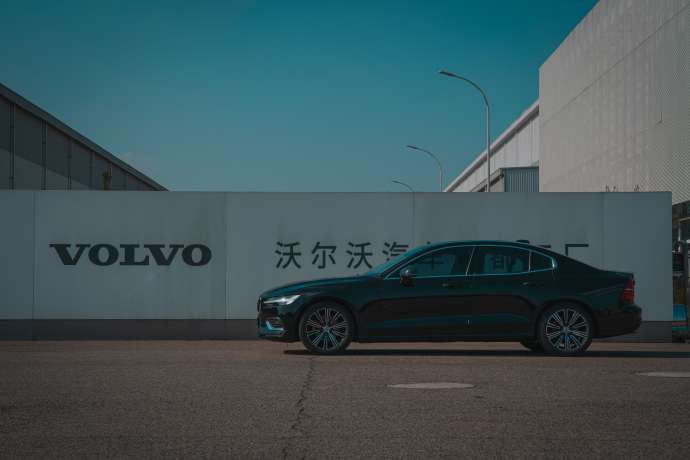 Rätselhafter Kursrutsch: Volvo-Aktie stürzt ab, obwohl der Gewinn um 42 Prozent steigt!