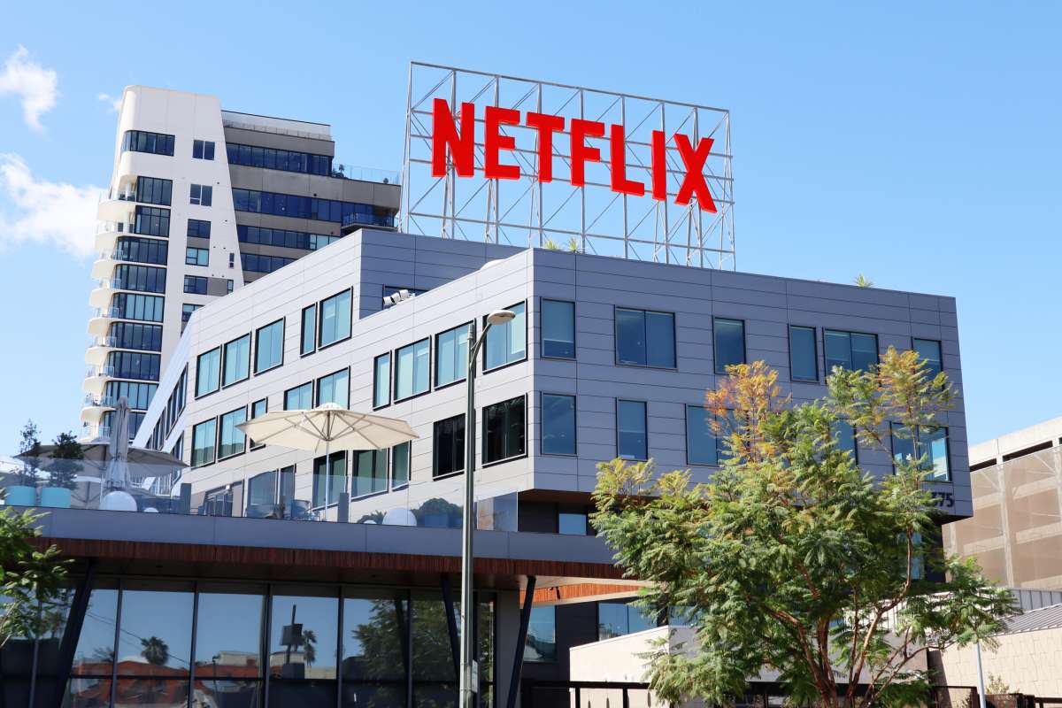 Netflix vor den Zahlen: Aktie steht am Abgrund und könnte noch einen ...