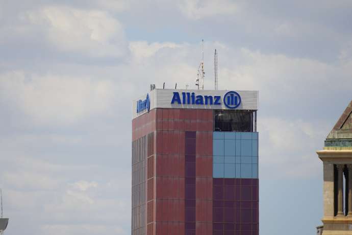 DAX mit Rückenwind ins Wochenende: Allianz – Anleger bereiten sich auf das Comeback der Aktie vor