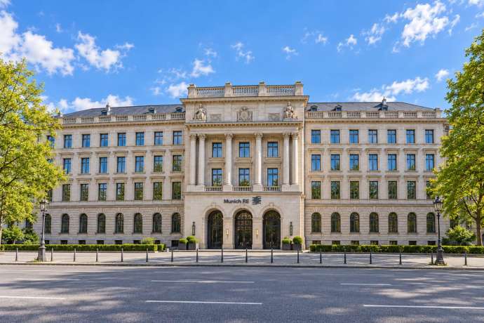 Stürme bleiben aus: Munich Re schraubt Gewinnziel hoch