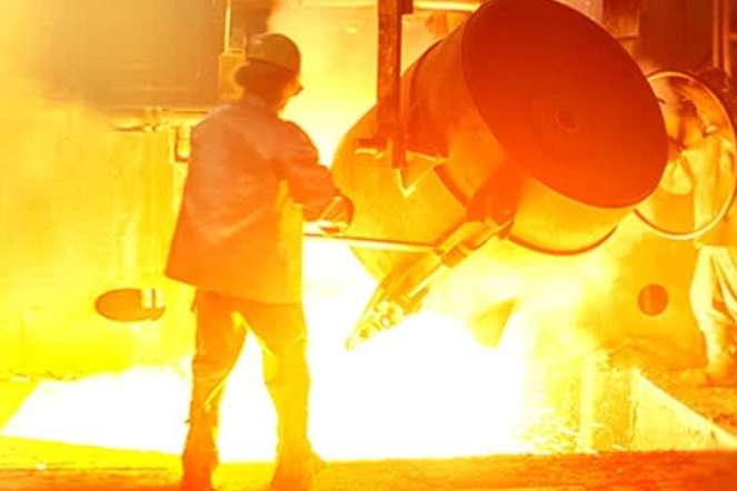 Salzgitter &ndash; Konjunkturbelebung und Zertifizierung f&uuml;r Stahlprodukte f&uuml;r wehrtechnische Anwendungen sollten Ergebnis nachhaltig anschieben&excl;