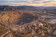 Gold unter 4.000 USD: Chancen bei Newmont, Phenom Resources und Agnico Eagle!