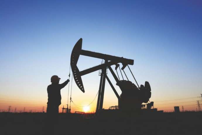 oil field, the oil workers are working