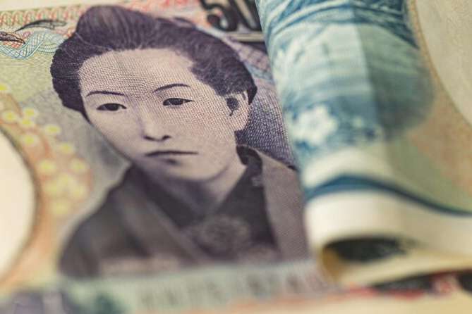 Japanese bank note, Ichiyo Higuchi (1872 -1896). Japan's first important female writer.