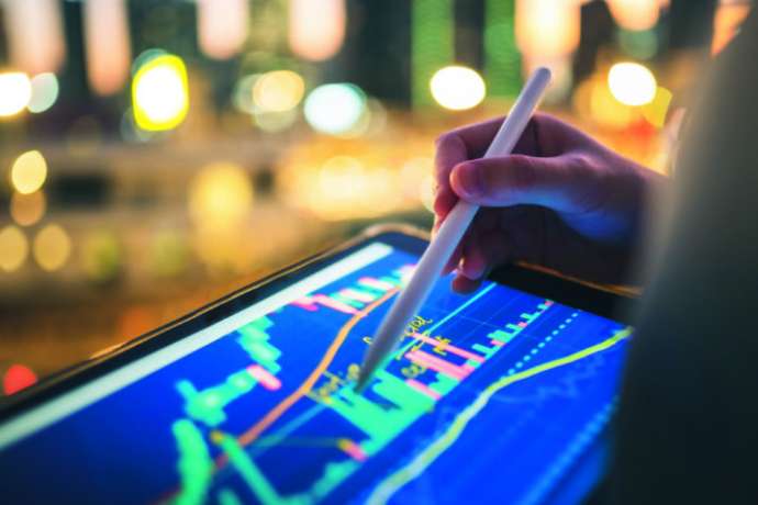Financial consultant / Advisor analysis investment landscape asset allocation in many assets