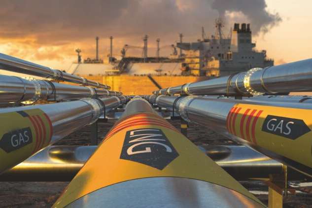 Pipelines leading the LNG terminal and the LNG tanker