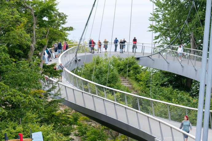 Touristen auf dem Skywalk des Nationalparkzentrums K&ouml;nigsstuhl