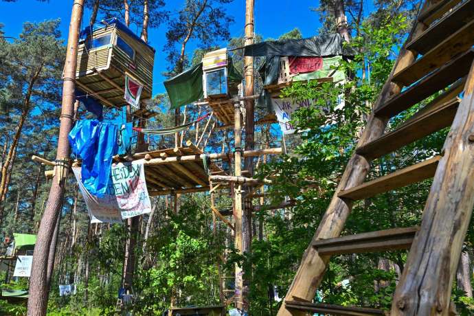 Protest gegen Tesla - Gr&uuml;nheide