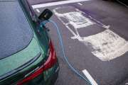 Umfrage: Einige Deutsche haben von neuer E-Auto-Prämie bisher nicht gehört. (Symbolbild)
