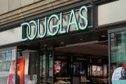 Die Parfümeriekette Douglas hat in Deutschland etwa 340 Filialen.