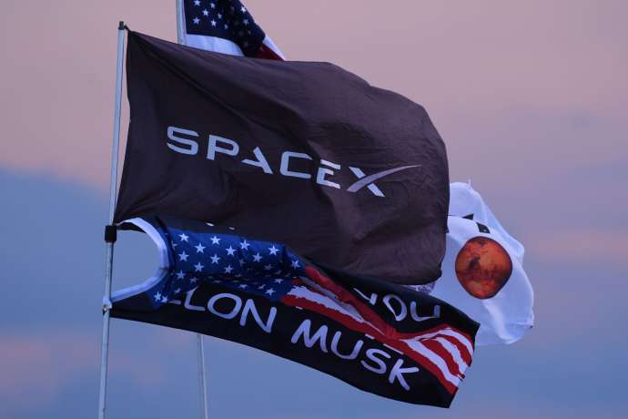 Flaggen&colon; SpaceX&comma; Elon Musk