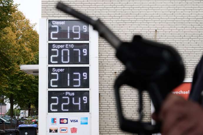 Ob tanken zuletzt billiger oder teurer geworden ist, kommt auf den Kraftstoff an. (Archivbild)