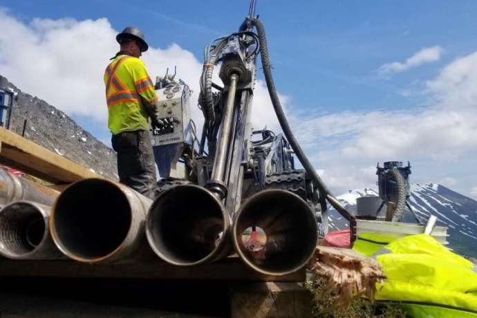 Management und treue Investoren sichern Brückenfinanzierung