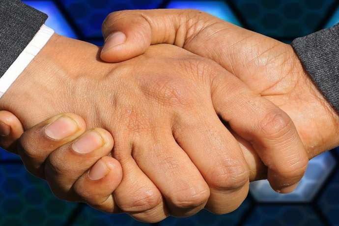 Breaking News&colon; Syntheia pr&auml;sentiert Gro&szlig;kunden mit Regierungs-Connection&excl;