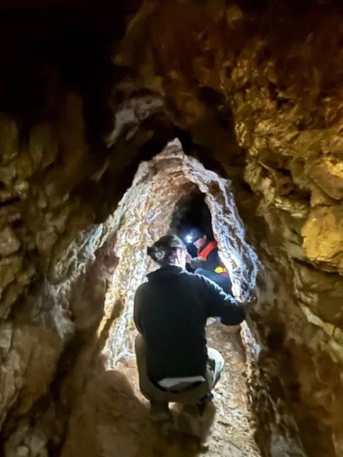 A person in a cave
AI-generated content may be incorrect.