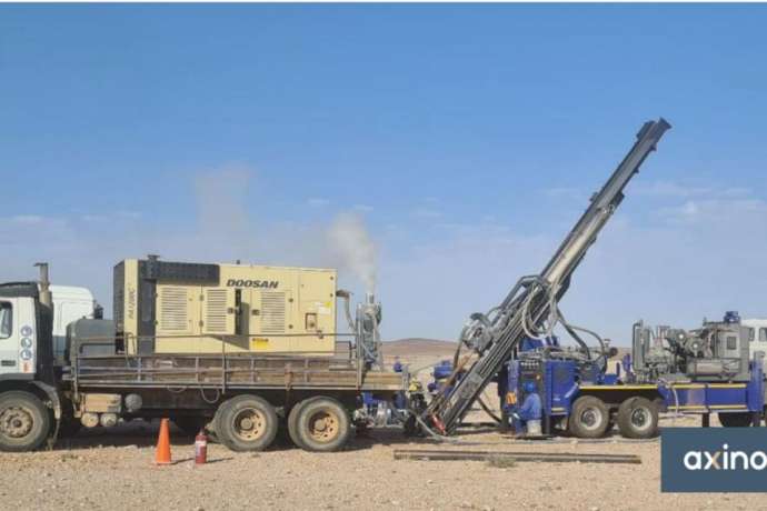 Direkt neben aktiver Mine&colon; Explorer weist 700 Meter Metalltrend nach