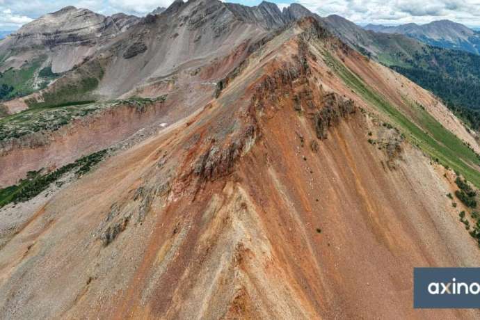 Bergbaukonzern Newmont hält Beteiligung und investiert erneut