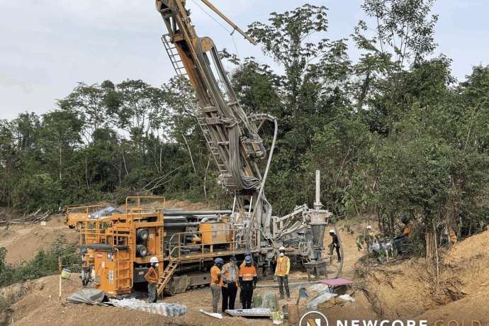 Goldentwicklung in Ghana: Newcore Gold verbindet ‚PFS‘-Basis mit neuem Explorations-Potenzial!